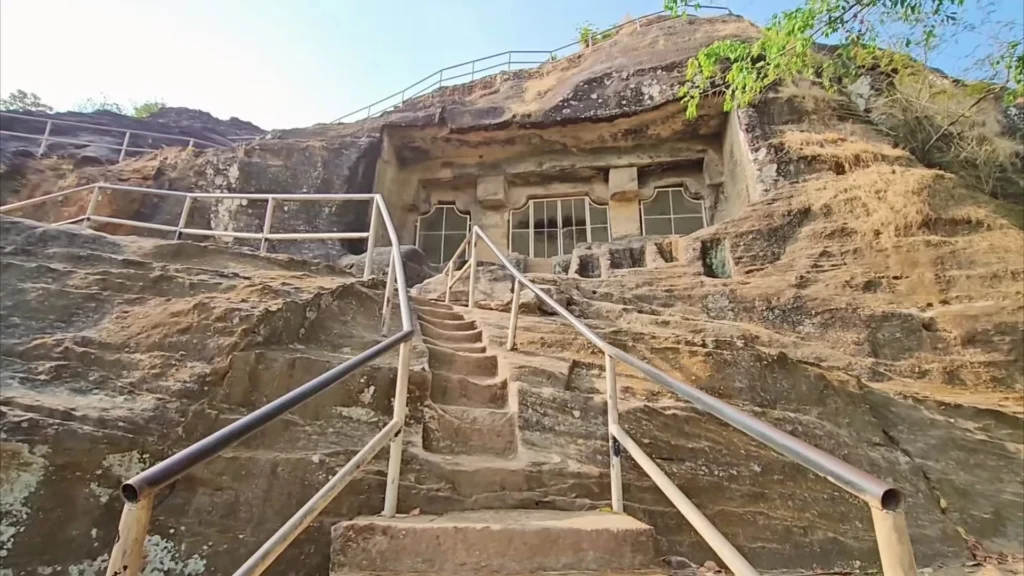 पचमढ़ी के पर्यटन स्थल पांडव गुफा